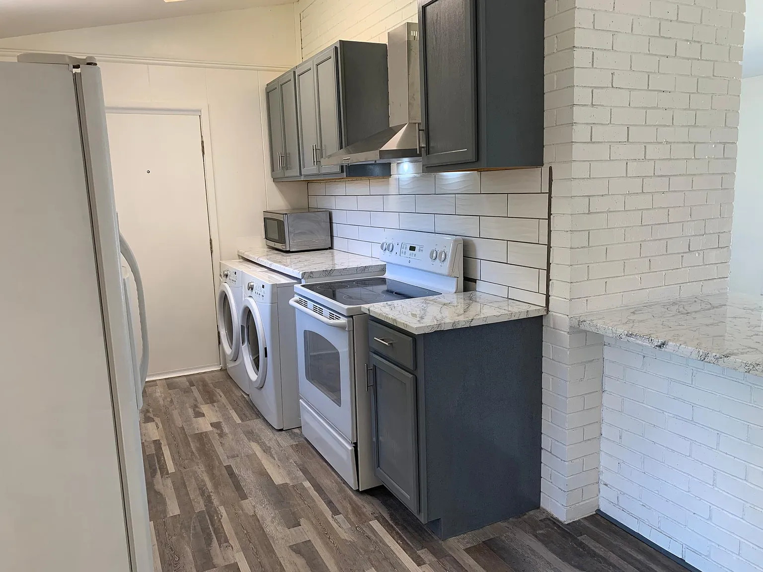 3 bed, 1.5 bath, 1278 sqft, $2,200 — Photo 4