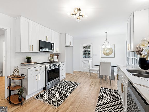 5th image of 2520 Overlook Way