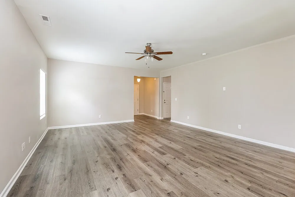 3 bed, 2.0 bath, 1681 sqft, $2,070 — Photo 4