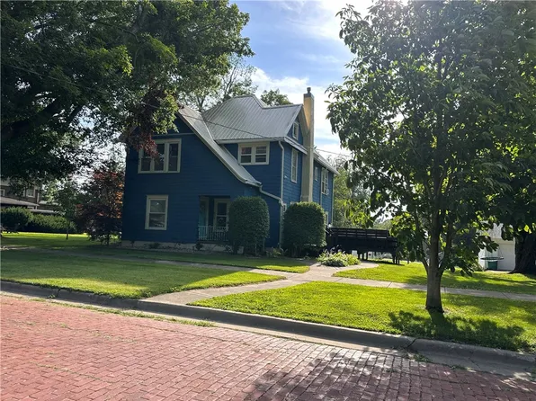 309 Spruce St, Pana, IL 62557