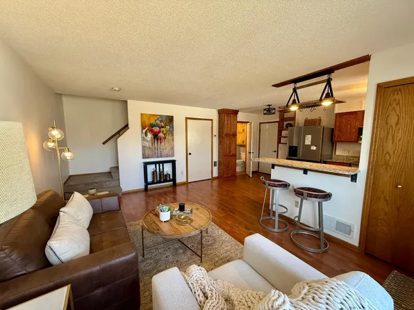 8541 S Pond Trl, Champlin, MN 55316