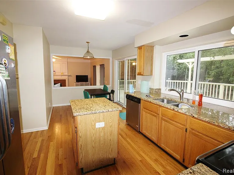193 Saxon Ct — Photo 7