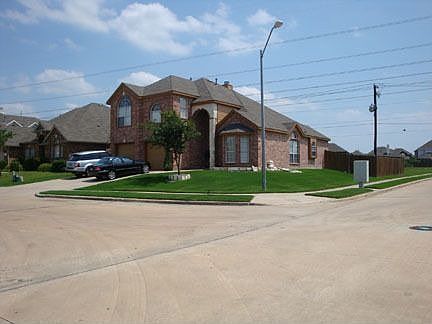 1st image of 303 Larkspur Ct
