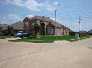 303 Larkspur Ct, Grand Prairie, TX 75052