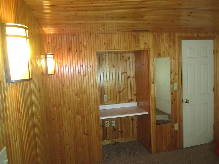 2405 Knapp St — Photo 10