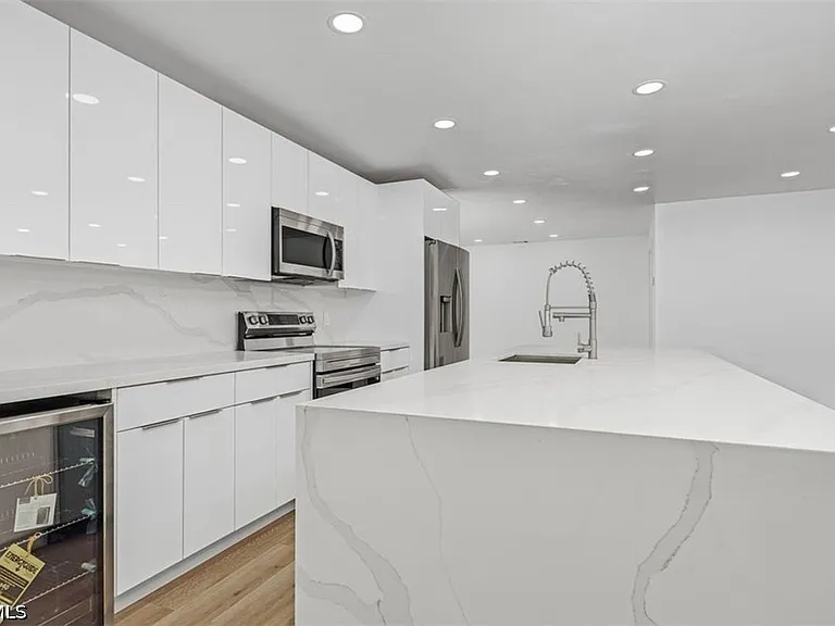 6043 Birnam Wood Ln — Photo 4