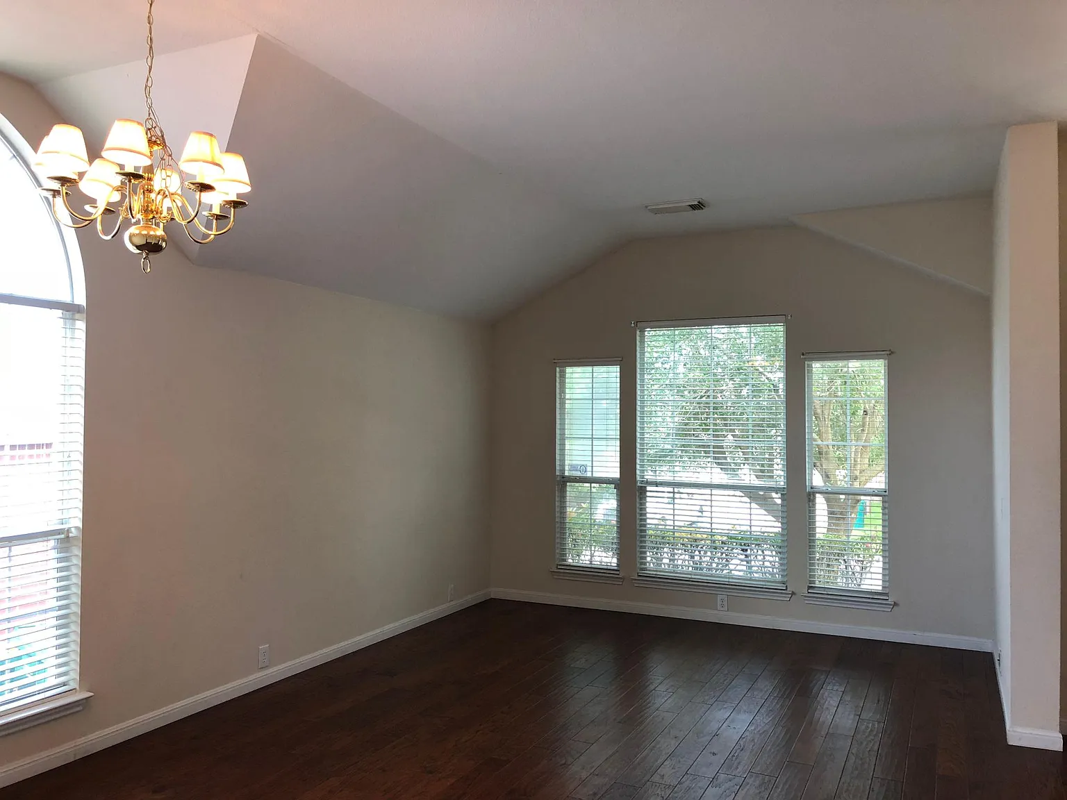 4 bed, 2125 sqft, $2,295 — Photo 4