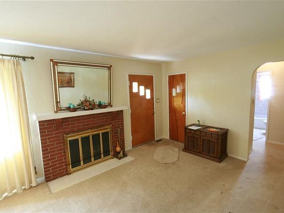 4th image of 2202 Oxmoor Dr