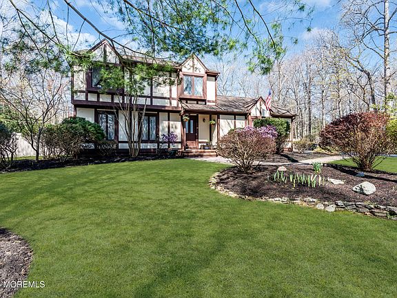 4th image of 211 Yale Drive
