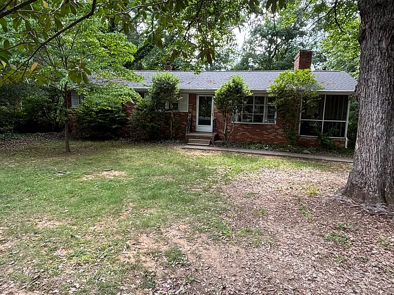 145 W Park Dr — Photo 1