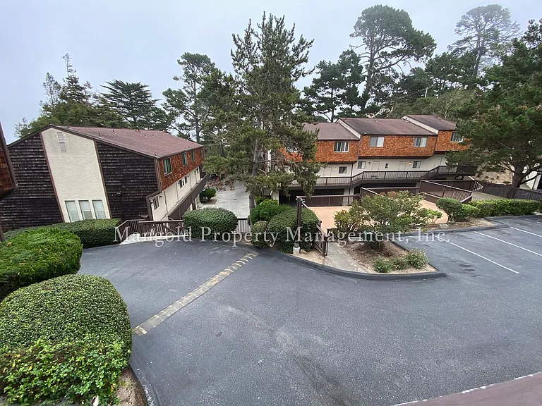Huckleberry Hill Apartments — Photo 12