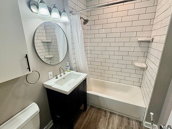 4th image of 1871 N Warren Ave Unit A