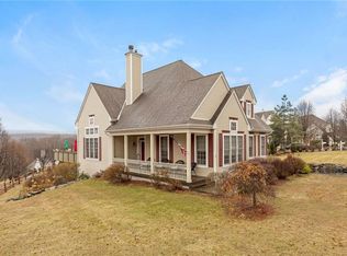 1 Paisley Ct, Highland Mills, NY 10930