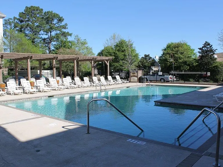 2244 Ashley Crossing Dr — Photo 15