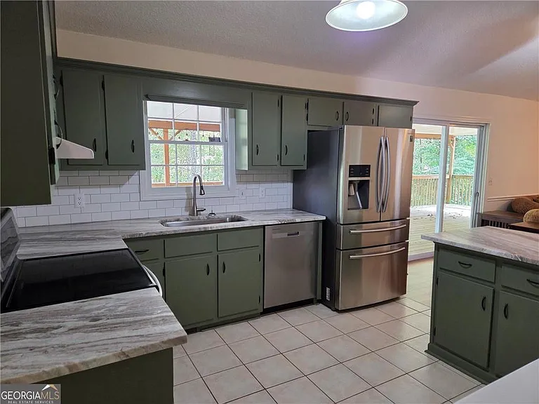 984 Overlook Dr — Photo 8