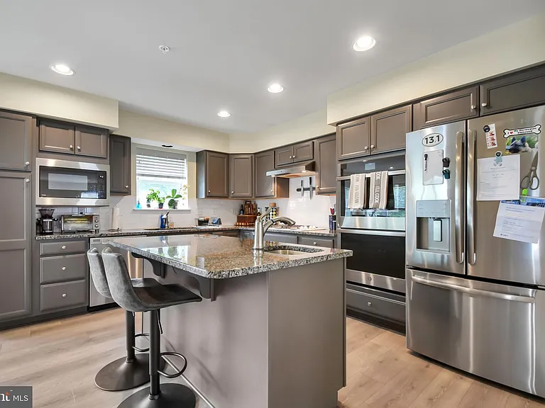121 High Pointe Dr #38 — Photo 11