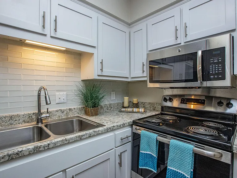 Chase Cove Apartments — Photo 56