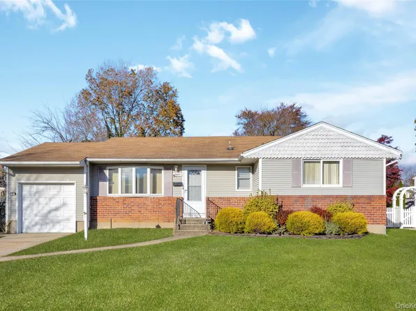 15 2nd Avenue, Farmingdale, NY 11735