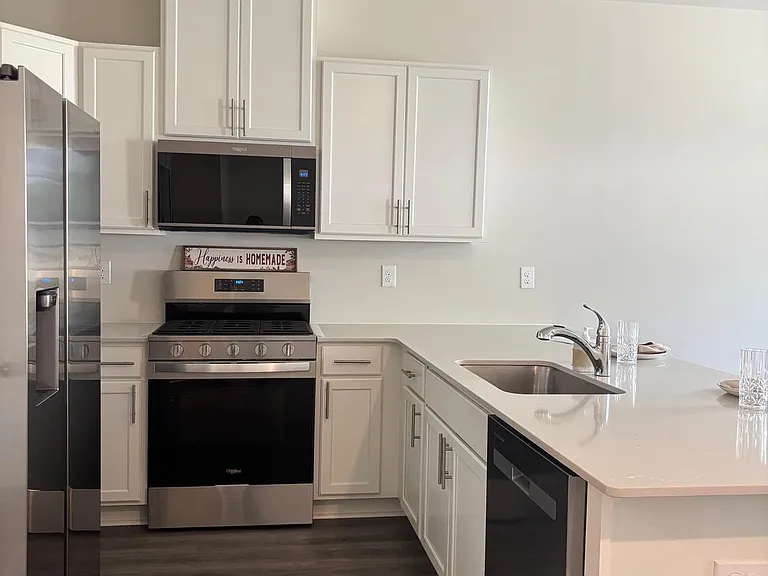 60 Robert Dr — Photo 8