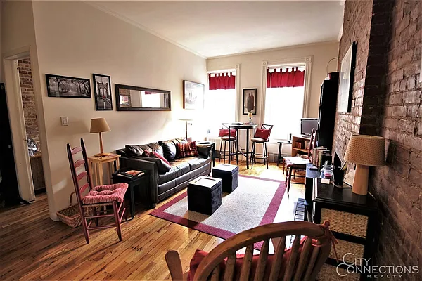 Rented by City Connections Realty | media 4