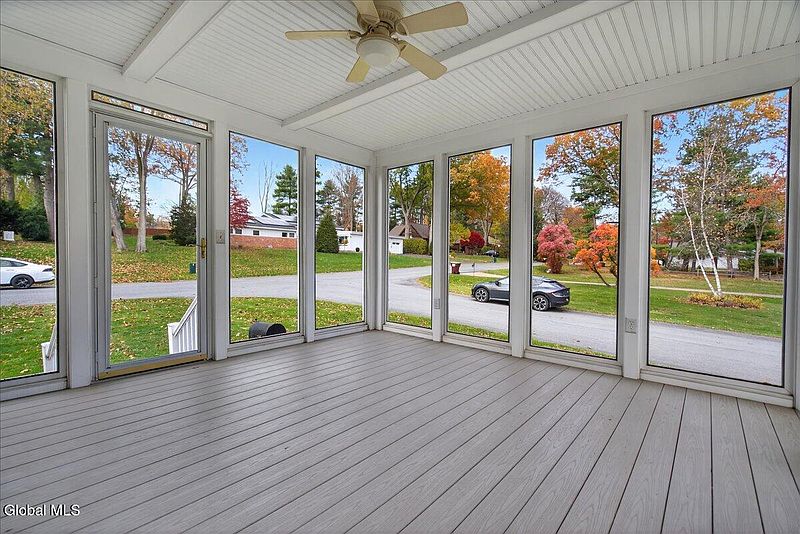 3rd image of 1158 Hedgewood Lane