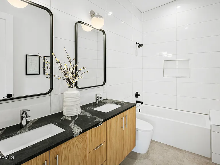 4002 N 33rd Pl — Photo 34