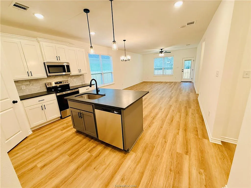 3 bed, 1598 sqft, $1,800 — Photo 3