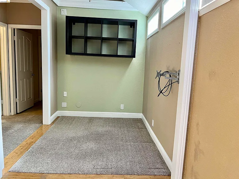 2420 Wayfarer Ct — Photo 4