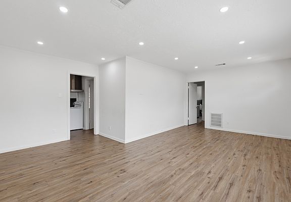 5th image of 1608 Burt St
