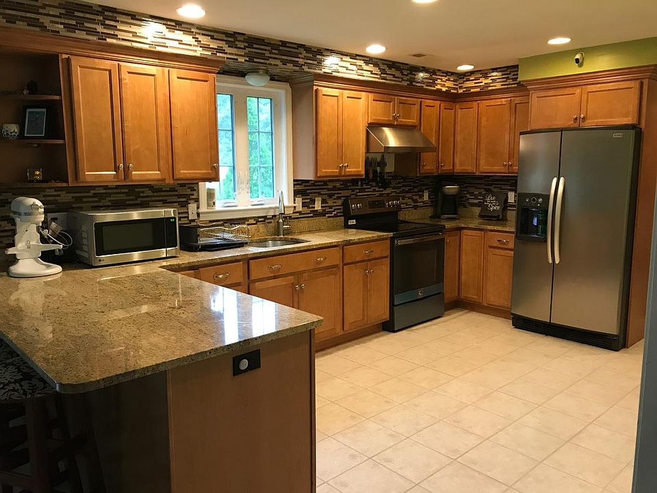 2nd image of 34 Mary Agnes Rd
