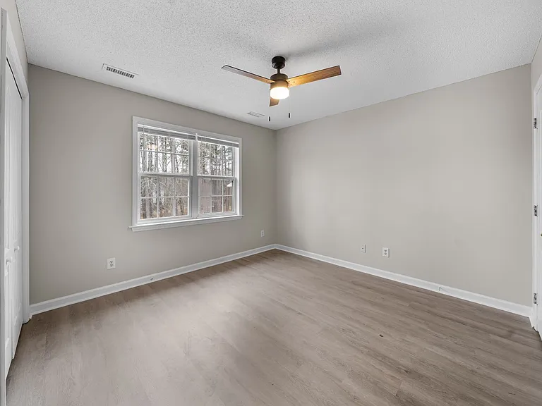 Cambridge Apartments — Photo 15