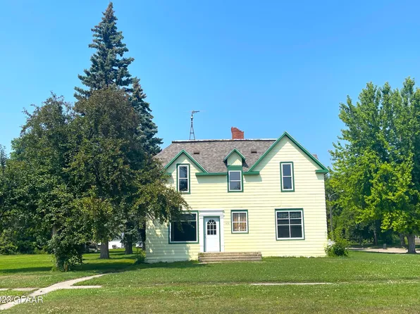 120 1st St, Hoople, ND 58243