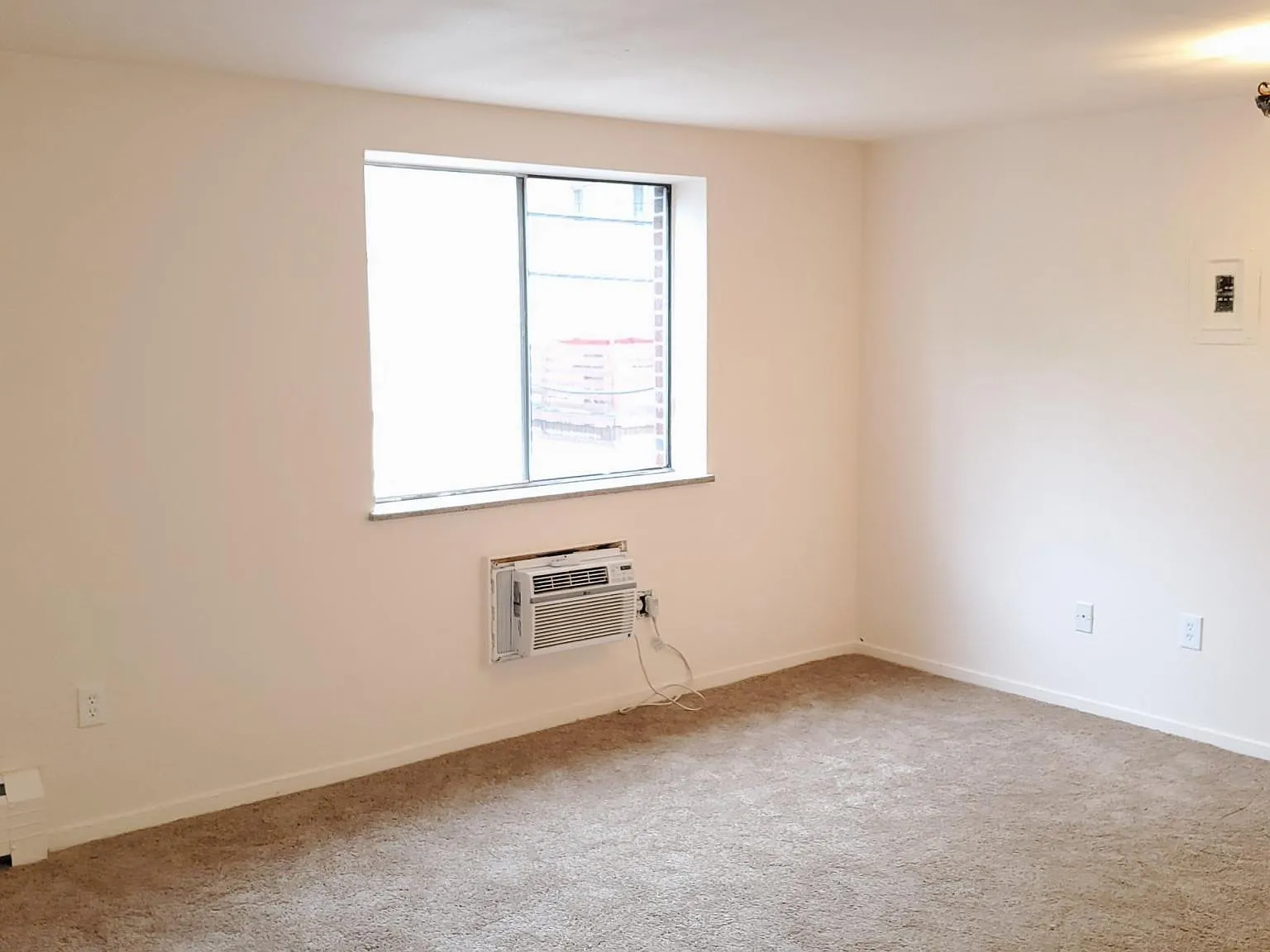 1315 N Columbine St — Photo 2