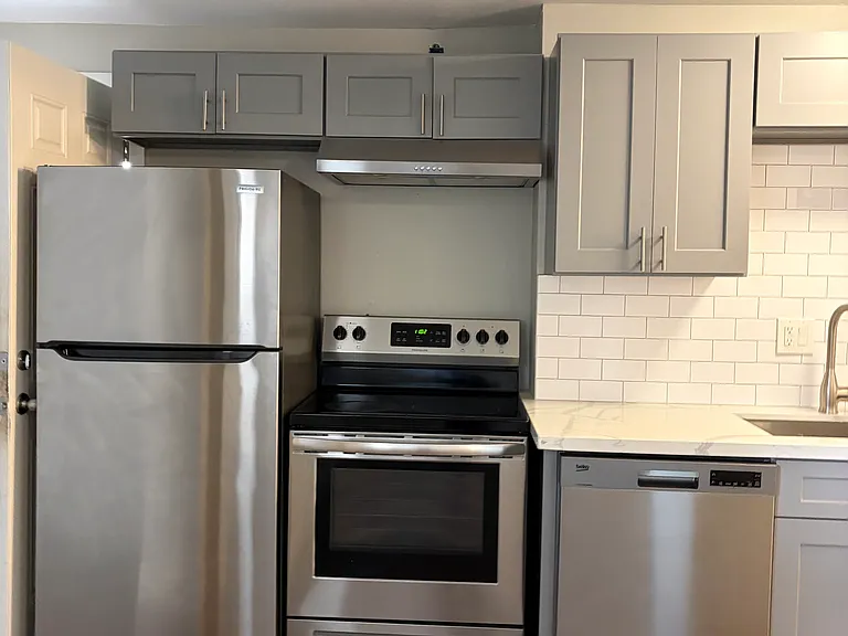 923 SW Holden St #1 — Photo 5