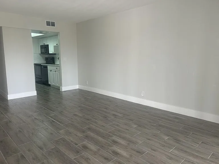 1500 Crescent Cir #B-211 — Photo 4