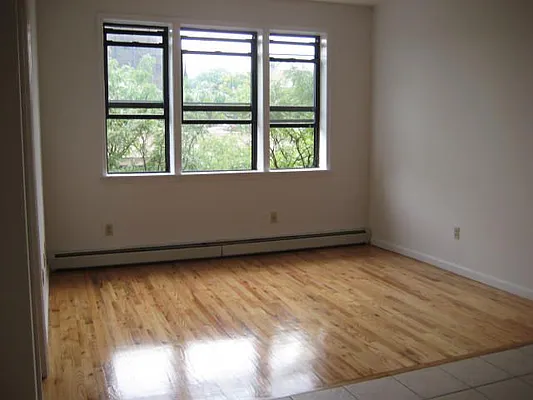 Rented by MCR Realty | media 11