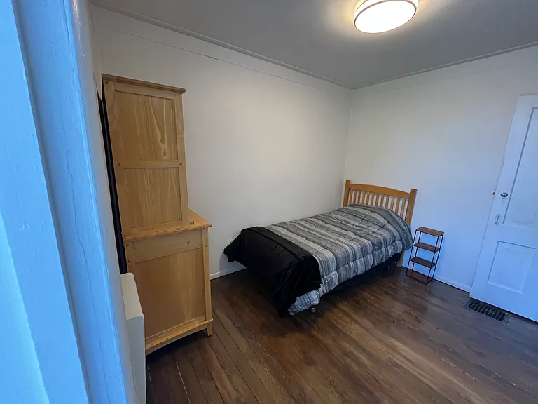 214 W Broadway St — Photo 15