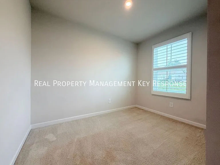 325 Heritage Ave — Photo 6