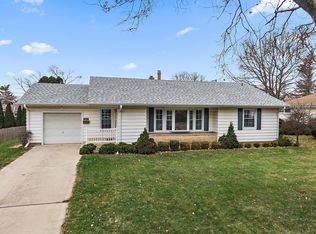 121 Howard Ave, Dundee, IL 60118