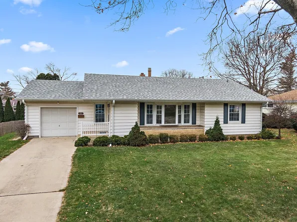 121 Howard Ave, Dundee, IL 60118