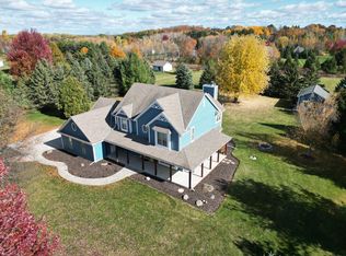 1586 Prairie Ln, Hubertus, WI 53033