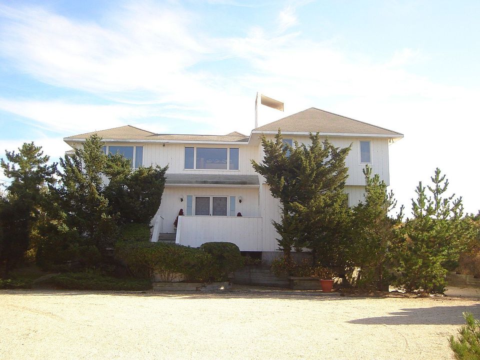 2nd image of 77 Dune Rd