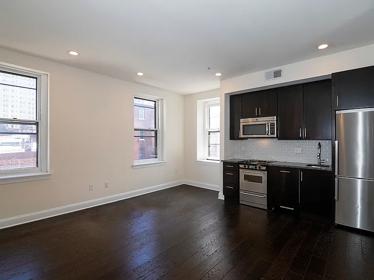 115 S 21st St #302 — Photo 7