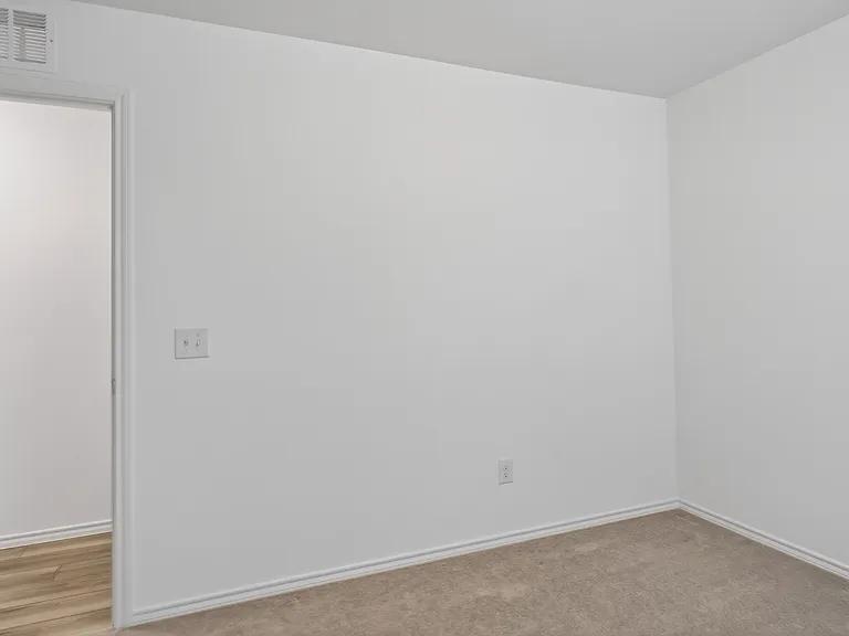 605 Grenada Lake Dr — Photo 40