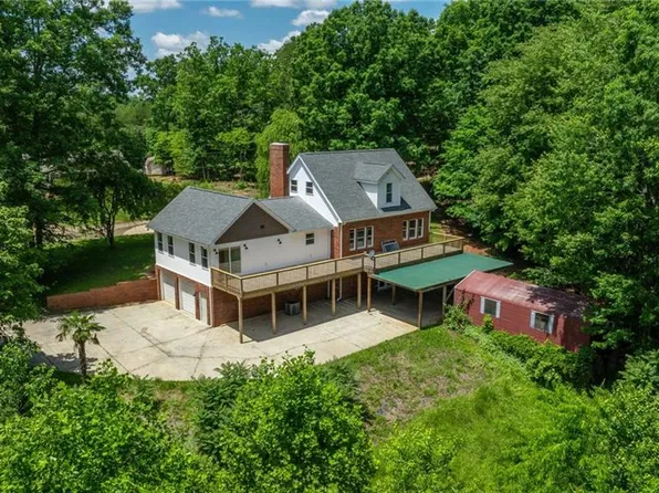 1345 Millsap Rd, Pinnacle, NC 27043