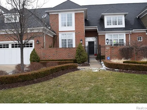 758 Seabiscuit Dr #1, Troy, MI 48084