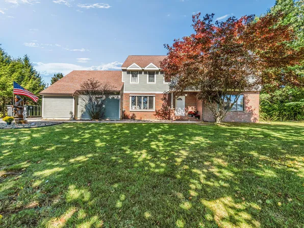 22 Briarcliff Knoll, Auburn, ME 04210