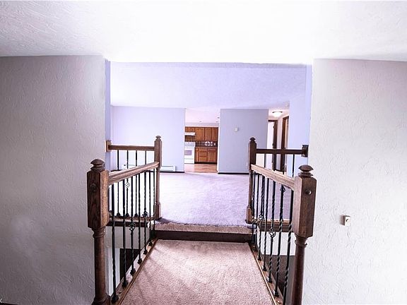 5th image of 696 Regina Dr