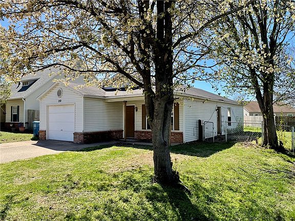 3rd image of 210 Parkcrest Dr
