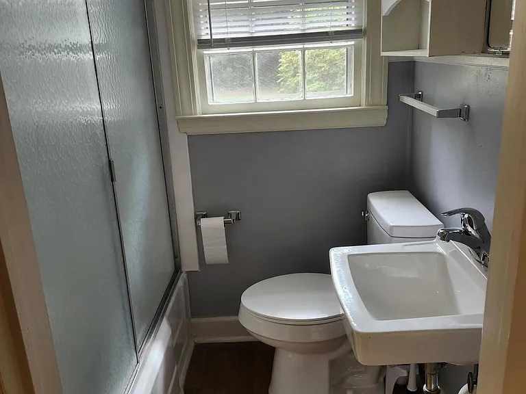 340 E Delaware Ave — Photo 11